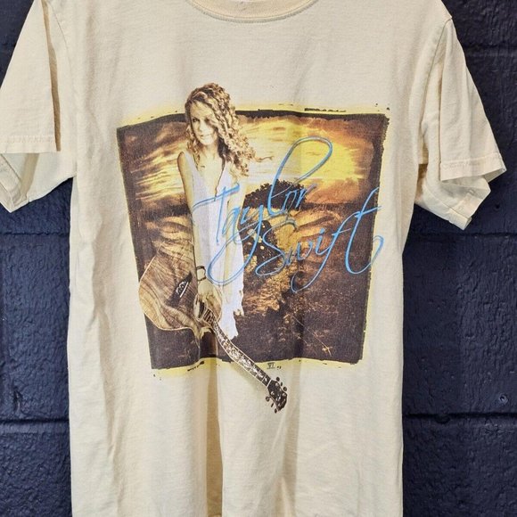 Anvil Tops - Vintage 2006 Taylor Swift Tour Band S Small shirt Debut 1st